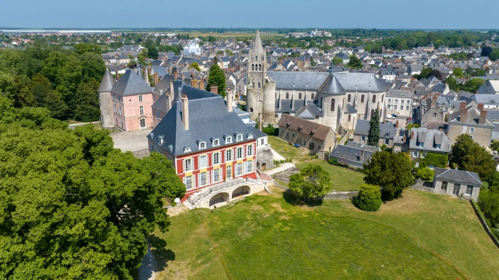 vue aérienne sur le chateau de Meung-sur-Loire