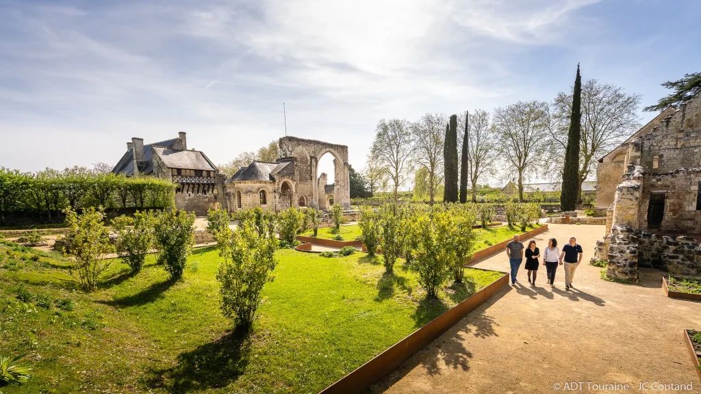 Promenade dans les jardins du Prieuré Saint-Cosme - Demeure de Ronsard