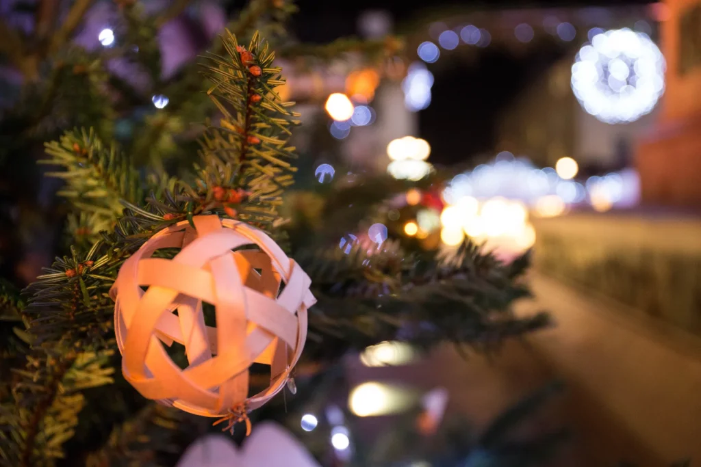 Boule dans un sapin de Noël