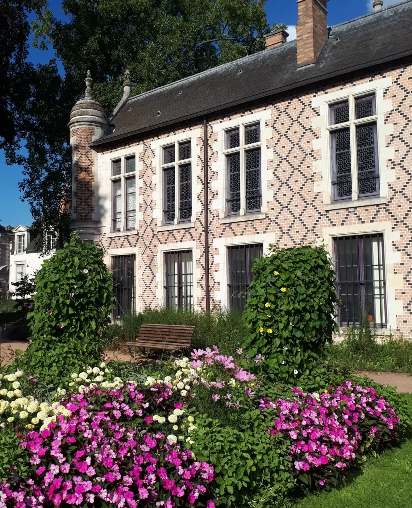 Jardin de l'Hôtel Groslot à Orléans