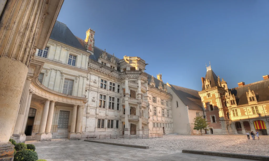 Façades extérieures du château royal de Blois