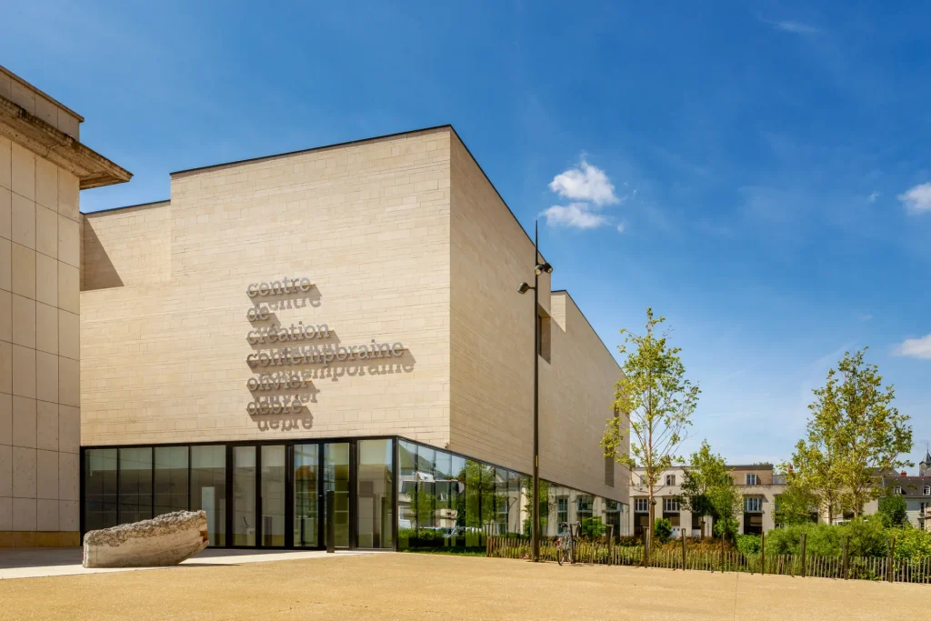 Façade extérieure du CCC OD Centre de Création Contemporaine Olivier Debré