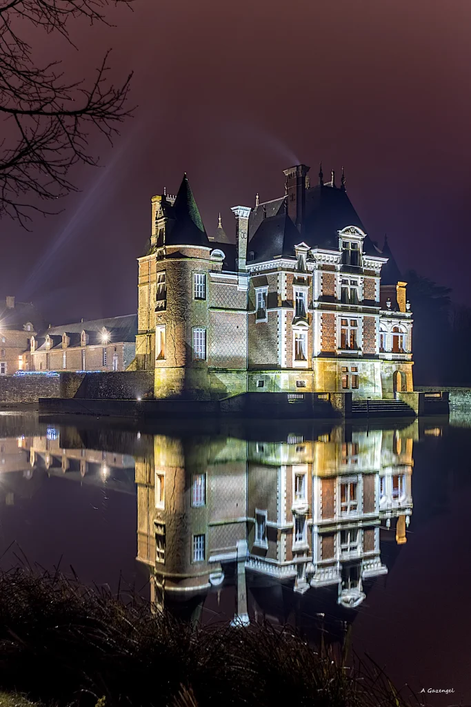 Château de La Bussière illuminé