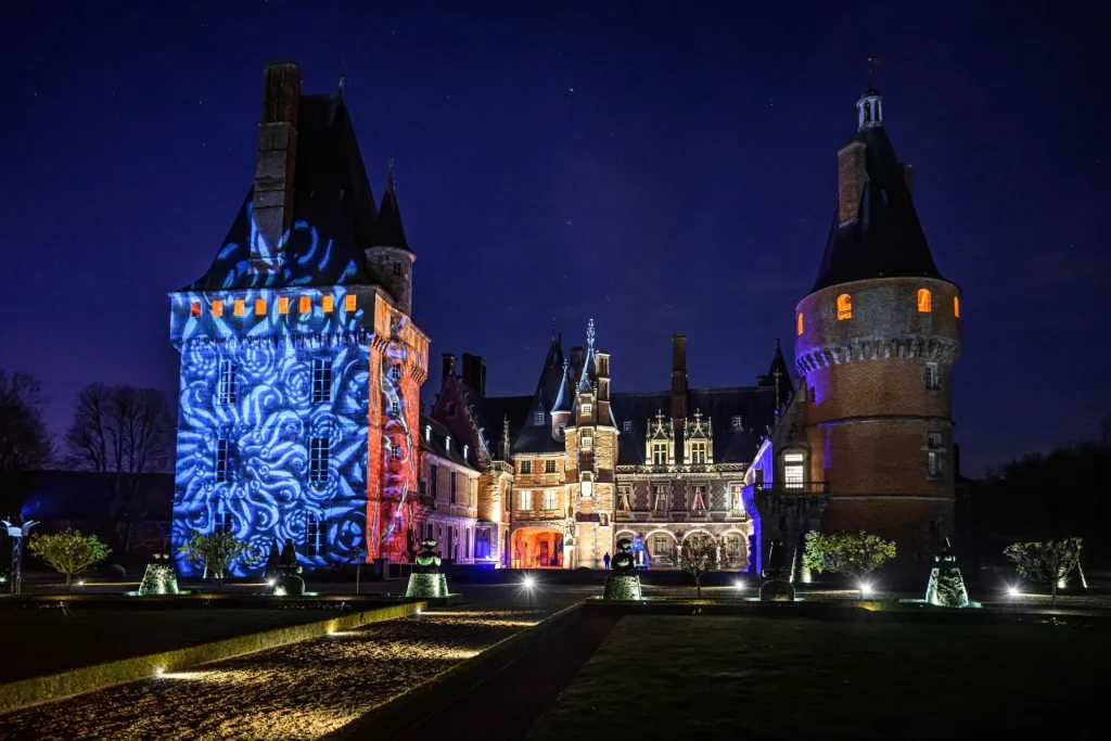 Projections lumineuses sur la façade du château de Maintenon pour l'Hiver aux Merveilles