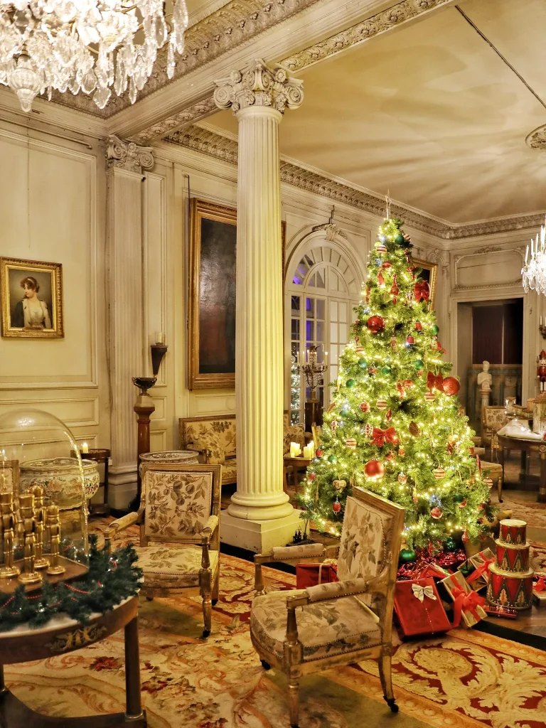 Sapin de Noël dans un salon du château de Valençay