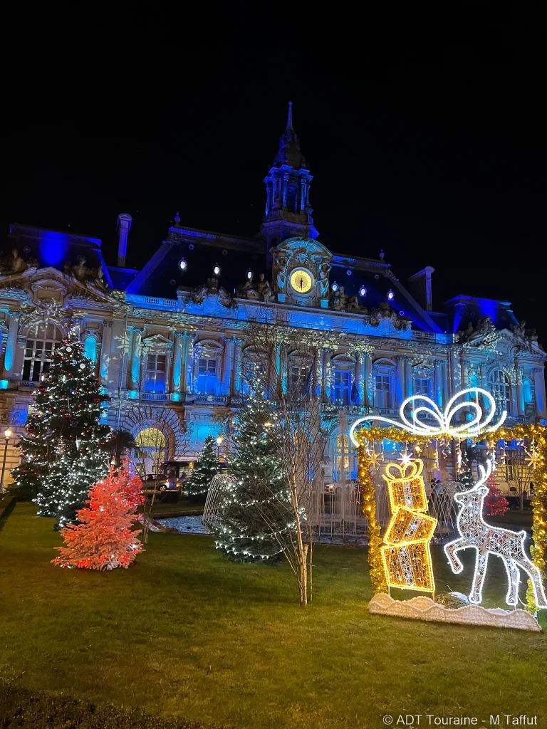 Décorations de Noël place Jean Jaurès à Tours