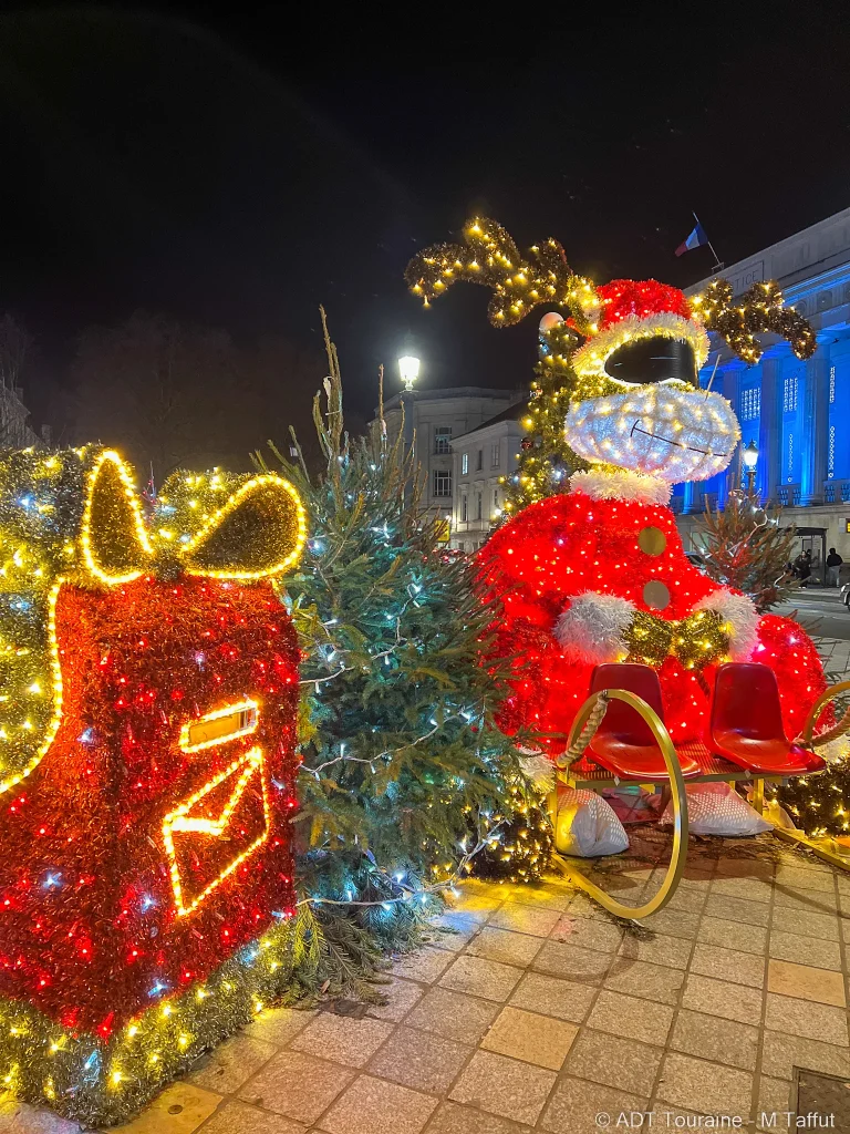 Décorations de Noël place Jean Jaurès à Tours