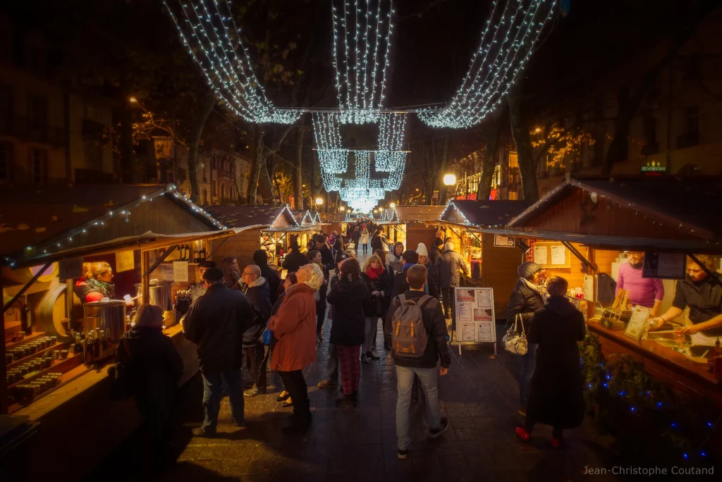 Chalets sur le marché de Noël de Tours