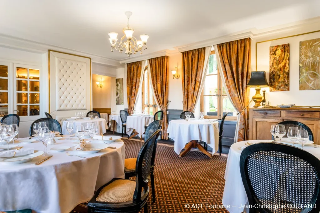 Salle du restaurant La Roche Le Roy à Tours