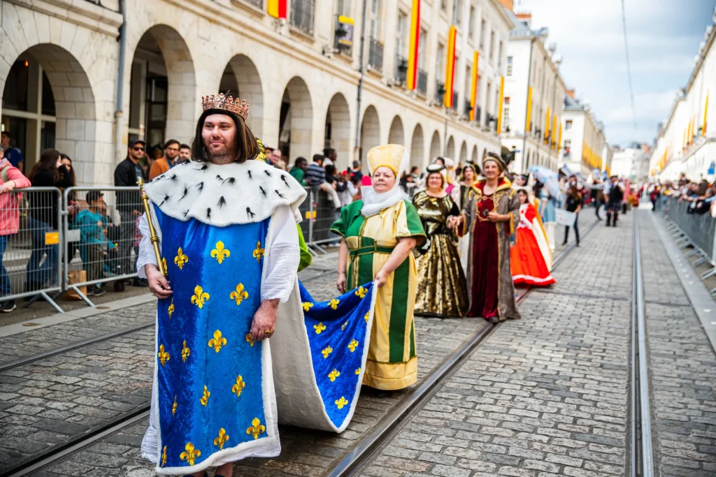 Défilé des Provinces pendant les fêtes de Jeanne d'Arc à Orléans