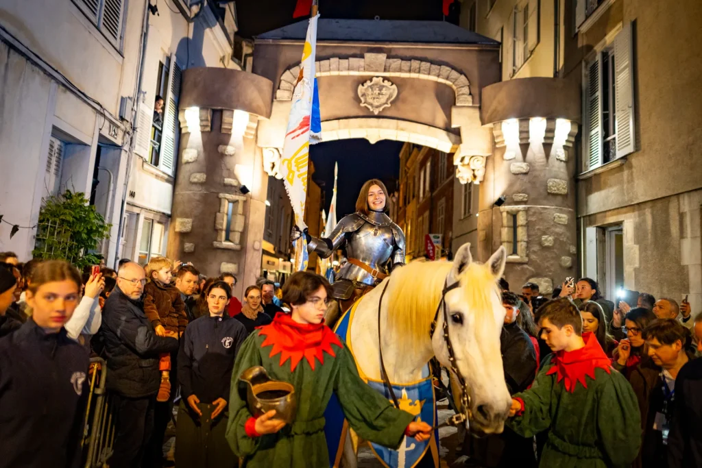 Entrée de Jeanne d’Arc à cheval dans Orléans par la porte Bourgogne