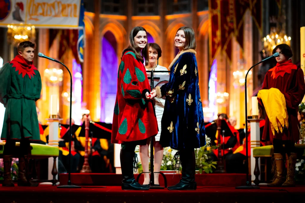 Cérémonie de la remise de l'épée pendant les fêtes de Jeanne d'Arc