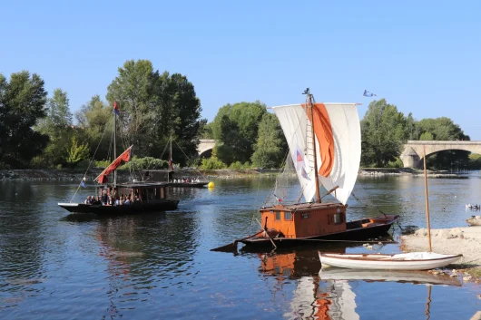 Bateaux sur la Loire lors du Festival de Loire d'Orléans