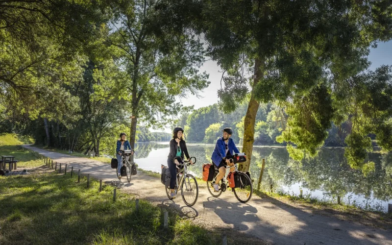 Cyclotouristes dans le Cher