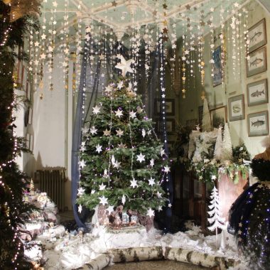 Pièce du château décorée pour Noël