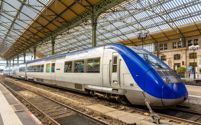 Train TER à quai en gare de Tours